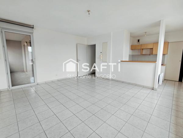 T3 lumineux avec balcon et parkings