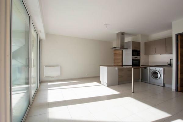 NOUVEAUTÉ À LA ROCHELLE - À DEUX PAS DE LA MER, T2 LUMINEUX AVEC BALCON  La rochelle