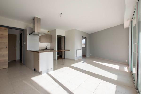 NOUVEAUTÉ À LA ROCHELLE - À DEUX PAS DE LA MER, T2 LUMINEUX AVEC BALCON  La rochelle