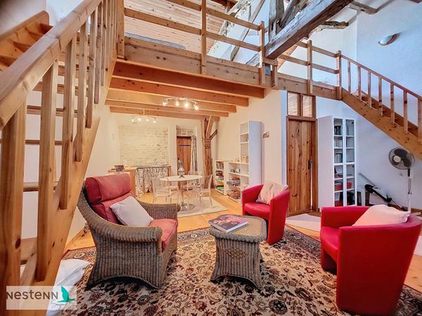 Maison rénovée proche St Jean d'Angély,7 pièces 179 m2 sur un terrain de près de 2000 m²