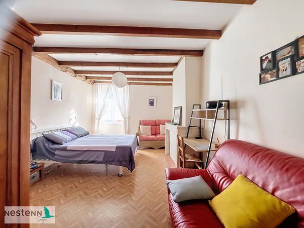 Maison rénovée proche St Jean d'Angély,7 pièces 179 m2 sur un terrain de près de 2000 m²