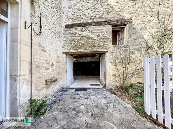 Maison rénovée proche St Jean d'Angély,7 pièces 179 m2 sur un terrain de près de 2000 m²