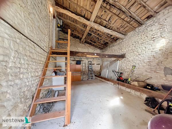 Maison rénovée proche St Jean d'Angély,7 pièces 179 m2 sur un terrain de près de 2000 m²