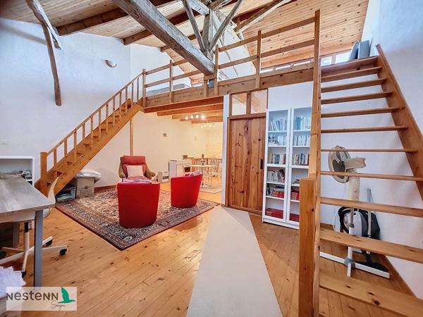 Maison rénovée proche St Jean d'Angély,7 pièces 179 m2 sur un terrain de près de 2000 m²