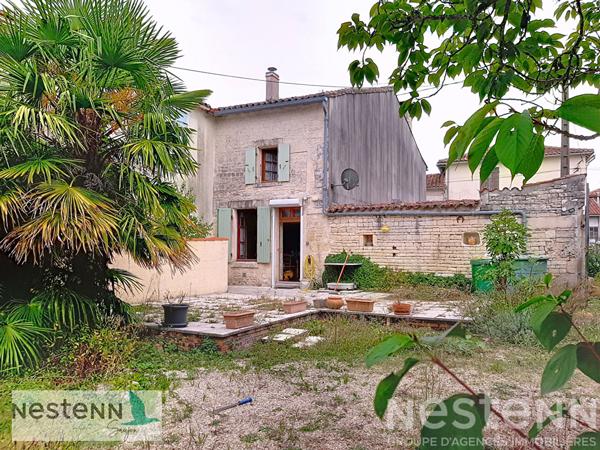 Maison rénovée proche St Jean d'Angély,7 pièces 179 m2 sur un terrain de près de 2000 m²