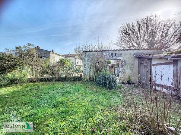 Maison rénovée proche St Jean d'Angély,7 pièces 179 m2 sur un terrain de près de 2000 m²