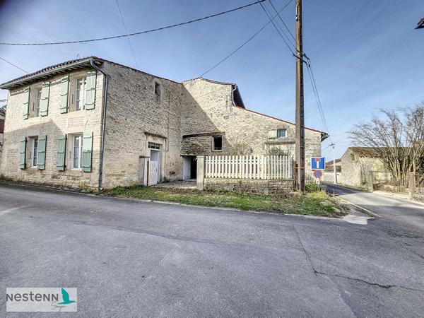 Maison rénovée proche St Jean d'Angély,7 pièces 179 m2 sur un terrain de près de 2000 m²