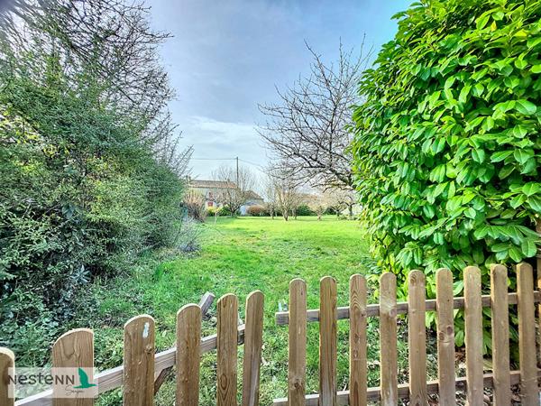 Maison rénovée proche St Jean d'Angély,7 pièces 179 m2 sur un terrain de près de 2000 m²