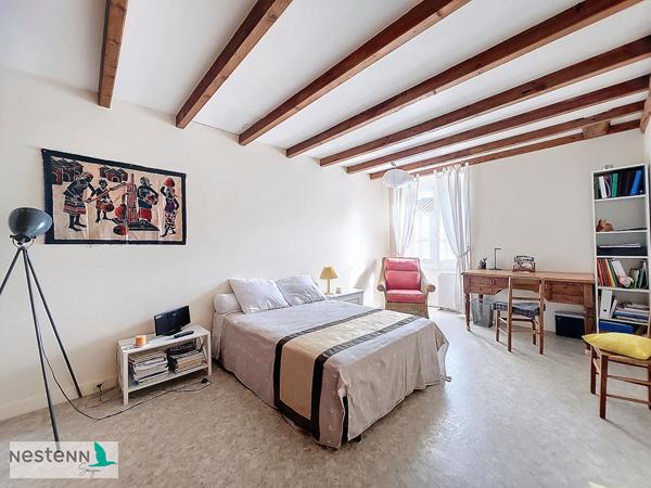 Maison rénovée proche St Jean d'Angély,7 pièces 179 m2 sur un terrain de près de 2000 m²