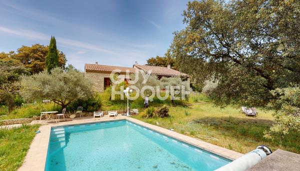 Propriété d'exception à Beaumes-de-Venise : maison en pierre de taille et parc de 5571 m².