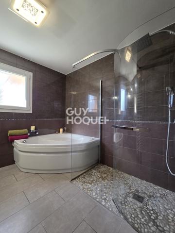 Maison T4 133 m2 moderne de plain-pied à vendre à Martiel (près de Villefranche de Rouergue)