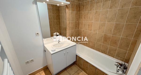 Location Appartement 3 pièces 57.42 m² - Bourg-lès-valence 26500