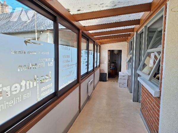 Ensemble de bureaux de plain-pied et dépendances, Aubigny-sur-Nère