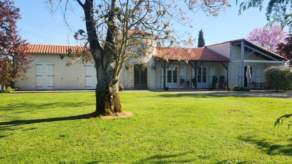 Maison Niort 5 pièce(s) 210 m2