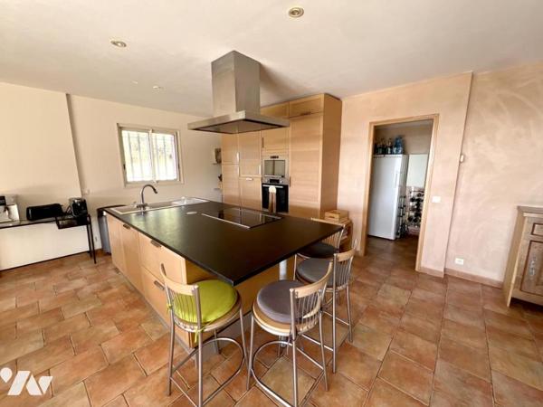 FAYENCE. Adrech du Peyron - Propriété avec maison de 185m², dépendance T2 de 39m² et piscine.