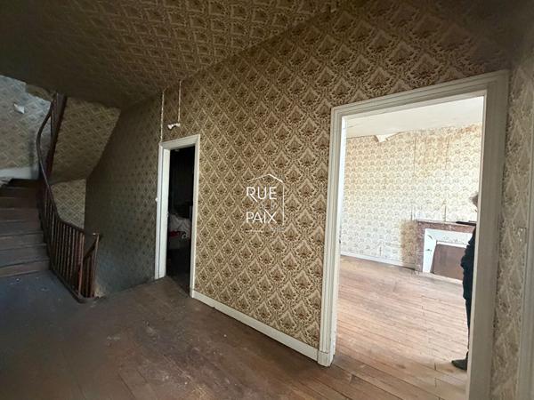 79200 PARTHENAY Maison de caractère à rénover - 144 m2 - Centre-ville de Parthenay