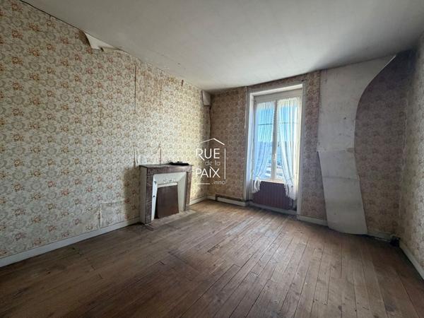 79200 PARTHENAY Maison de caractère à rénover - 144 m2 - Centre-ville de Parthenay