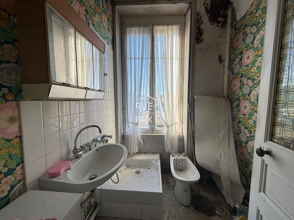 79200 PARTHENAY Maison de caractère à rénover - 144 m2 - Centre-ville de Parthenay