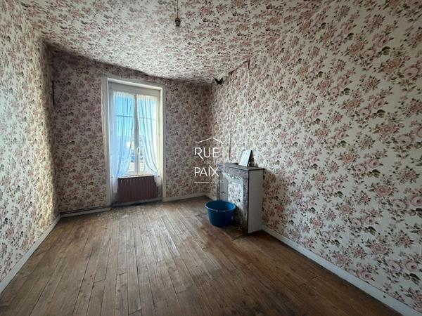 79200 PARTHENAY Maison de caractère à rénover - 144 m2 - Centre-ville de Parthenay