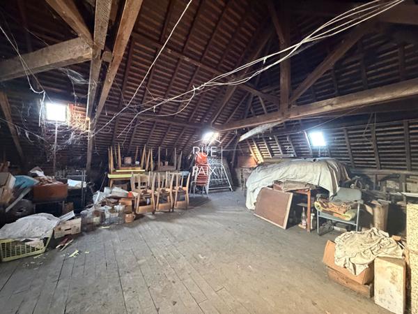 79200 PARTHENAY Maison de caractère à rénover - 144 m2 - Centre-ville de Parthenay