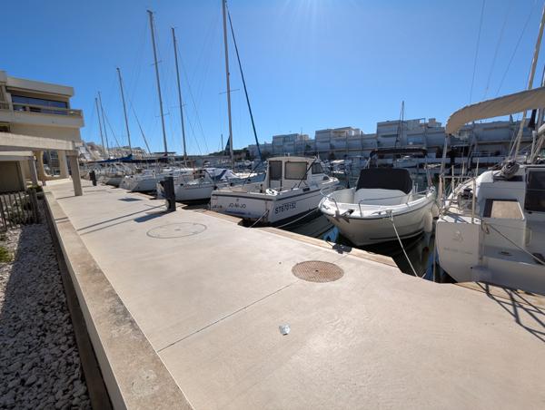 Marina traversante en première ligne face aux plages Le Grau-du-Roi (30240)