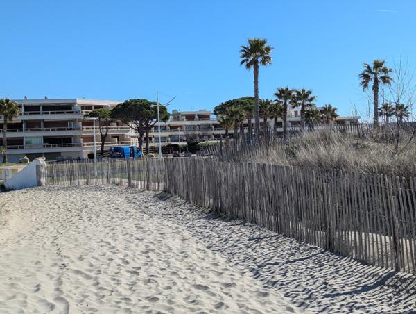 Marina traversante en première ligne face aux plages Le Grau-du-Roi (30240)