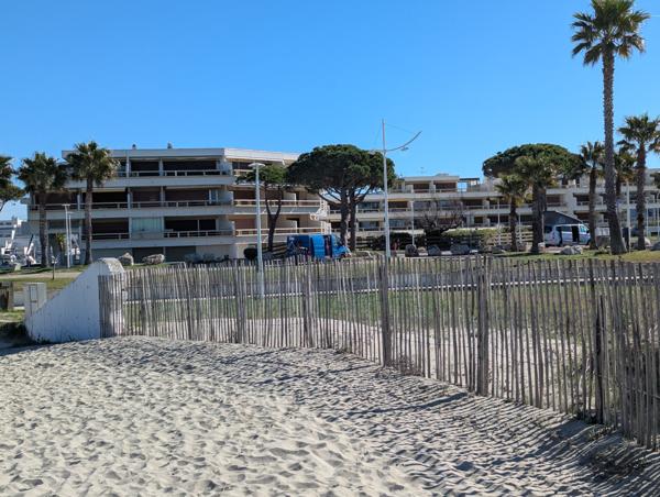 Marina traversante en première ligne face aux plages Le Grau-du-Roi (30240)