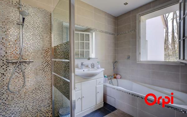 Maison à vendre    8 pièces • 238,28 m2 Dardilly