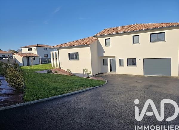 Maison à vendre 6 pièces 187 m² Rouffiac-Tolosan