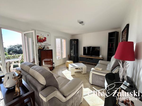 Appartement en Haut de Villa, T4 avec jardin privatif et vue mer, Quartier des Plaines.