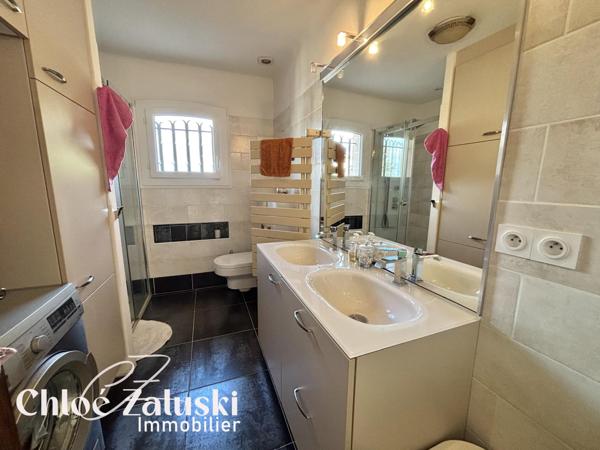 Appartement en Haut de Villa, T4 avec jardin privatif et vue mer, Quartier des Plaines.