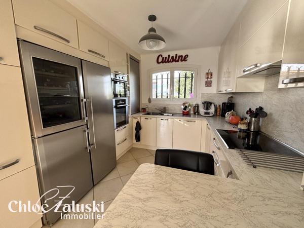 Appartement en Haut de Villa, T4 avec jardin privatif et vue mer, Quartier des Plaines.