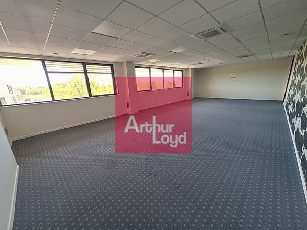 COURNON D'AUVERGNE - ZENITH - BUREAUX A LOUER 231m²