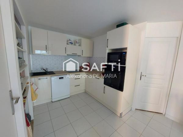 PLAIN PIED RENOVE ENTRE PORT, COMMERCES ET PLAGE