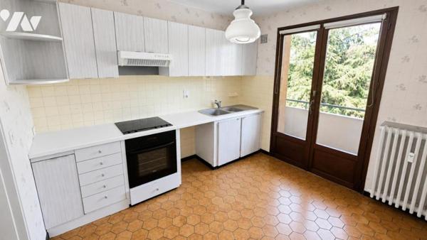 LA RAVOIRE, appartement type 3 bis de 82m2 au dernier étage avec ascenseur et vue dégagée