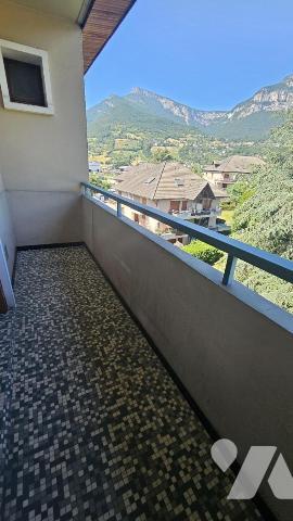 LA RAVOIRE, appartement type 3 bis de 82m2 au dernier étage avec ascenseur et vue dégagée