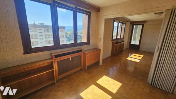 LA RAVOIRE, appartement type 3 bis de 82m2 au dernier étage avec ascenseur et vue dégagée