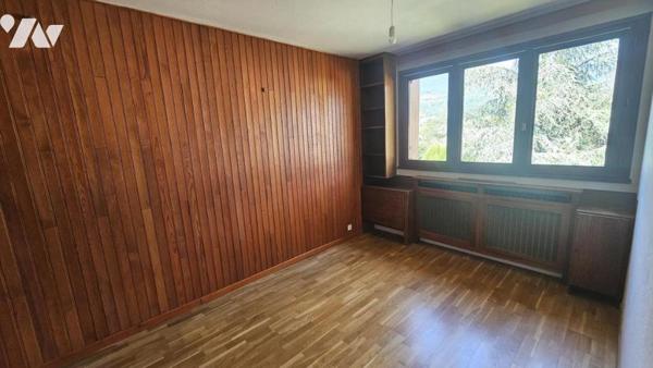 LA RAVOIRE, appartement type 3 bis de 82m2 au dernier étage avec ascenseur et vue dégagée