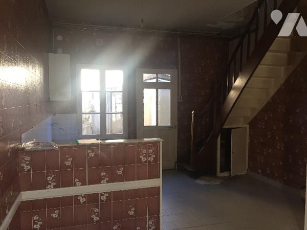 Maison plein bourg avec courette et dépendance