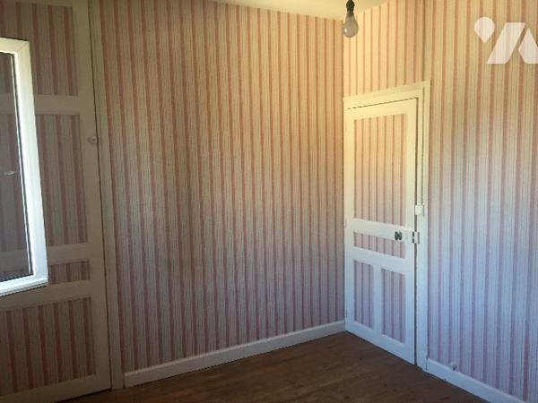 Maison plein bourg avec courette et dépendance