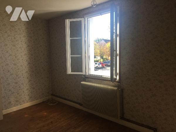 Maison plein bourg avec courette et dépendance