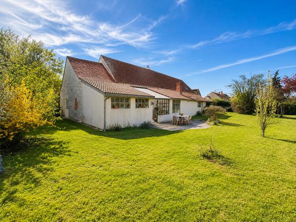 Maison Saint-ay 8 pièce(s) 209 m2