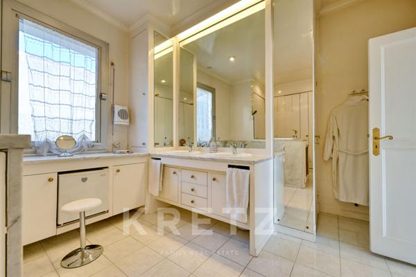 Hôtel Particulier du XVIIIème avec patio et terrasse