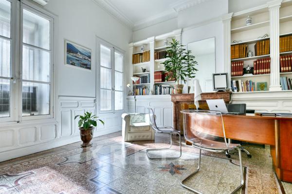 Hôtel Particulier du XVIIIème avec patio et terrasse