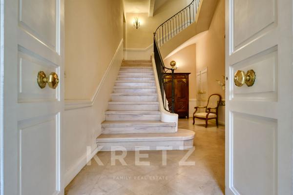 Hôtel Particulier du XVIIIème avec patio et terrasse