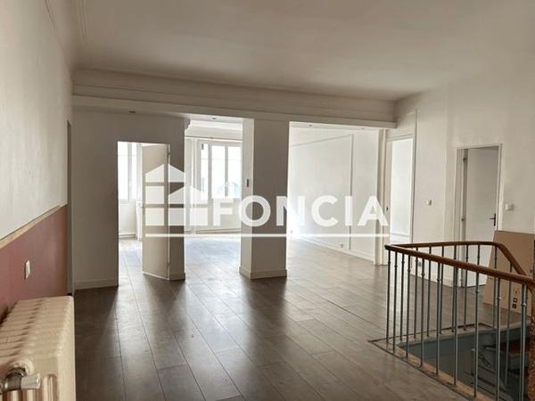 Location Appartement 4 pièces 111.6 m² - 68 RUE DU FAUBOURG SAINT MARTIN Paris 75010