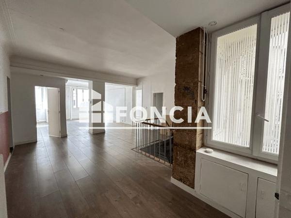 Location Appartement 4 pièces 111.6 m² - 68 RUE DU FAUBOURG SAINT MARTIN Paris 75010