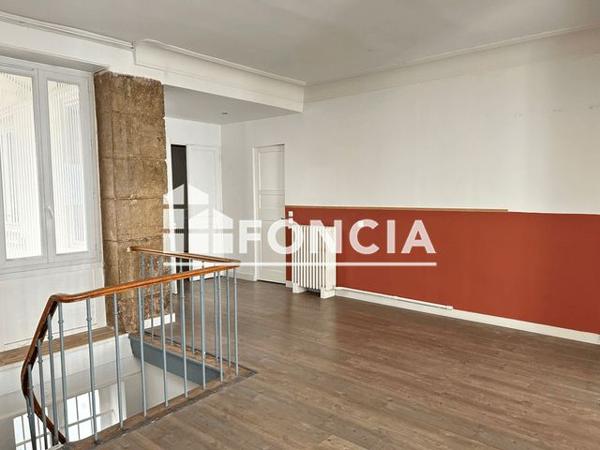 Location Appartement 4 pièces 111.6 m² - 68 RUE DU FAUBOURG SAINT MARTIN Paris 75010