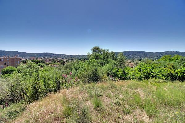 A VENDRE EN EXCLUSIVITÉ DRAGUIGNAN - Terrain constructible 8517 m²