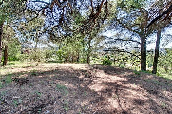 A VENDRE EN EXCLUSIVITÉ DRAGUIGNAN - Terrain constructible 8517 m²